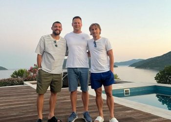 Slobodna Dalmacija – Vatreni Luka Modrić i Mateo Kovačić s Vicencom Blagaićem obišli Tri sestrice, gdje je u planu luksuzni turistički resort