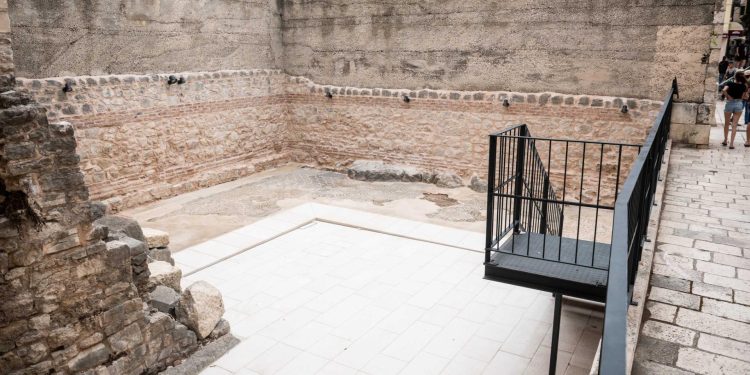 Slobodna Dalmacija – Bio je prepušten zubu vremena, a sada sjaji puni sjajem! Pogledajte kako izgleda obnovljeni mozaik u srcu Splita