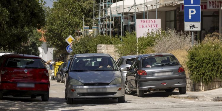 Slobodna Dalmacija – Dolaze kamere na opasno splitsko križanje, nema više labavo: ‘Radi prekršaj, još bi se i tuka, a ja se pravin gluv…’