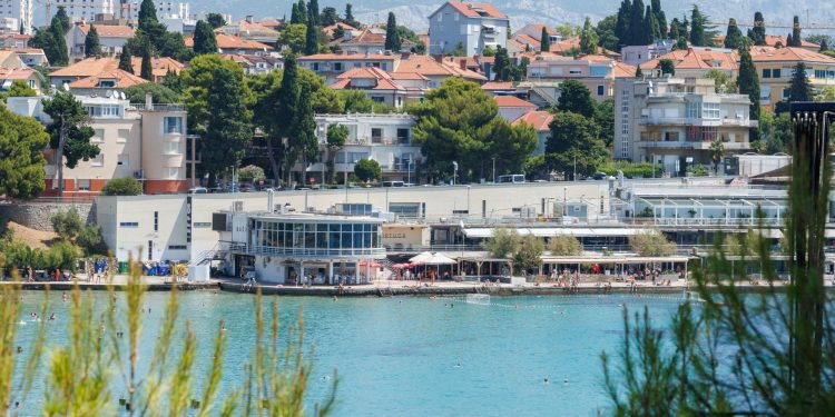 Slobodna Dalmacija – Stanari splitskog elitnog kvarta ispaljuju: ‘Vruće nam je, ali ko će otvorit prozor?! Ovo je nesnosno!’