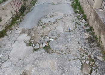 Slobodna Dalmacija – Splićanka vapi za pomoći zbog razrovane ceste: ‘Problem su susjedi i Grad, a samo čekamo da se neko dijete polomi!’