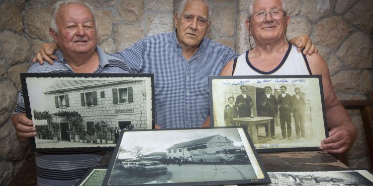 Slobodna Dalmacija – Vozili su buseve na kultnim linijama u Zagori: ‘Šofer je bio Bog. Taj dan svaka kuća u selu dala mi je košulju…’