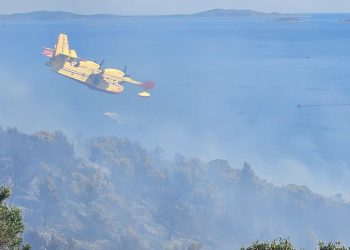 Digli dronove i zaustavili kanadere! Policija privela i drugog muškarca koji je ugrozio gašenje opasnog požara