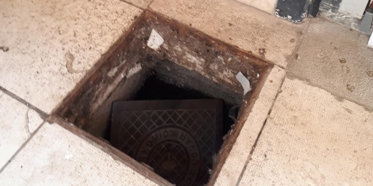 Zadranka: Jutros sam krenula do bankomata na Kalelargi. Htjela sam podići novac, ali sam doslovno propala u zemlju! I zaradila modrice…