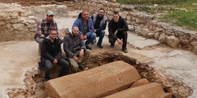 Senzacionalno arheološko otkriće na Pagu: ‘Otkrili smo dva kamena sarkofaga, znamo i tko je pokopan u njima‘