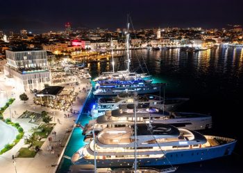 Slobodna Dalmacija – Prizori koji oduzimaju dah! Pogledajte fascinantne fotografije milijunskih jahti usidrenih na splitskoj Zapadnoj obali