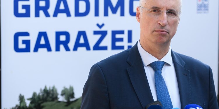 Slobodna Dalmacija – Puljak najavio još jedan veliki projekt; na poznatoj zelenoj površini planira se gradnja garaže sa 620 parkirnih mjesta