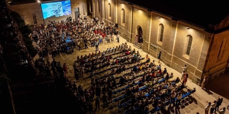 Slobodna Dalmacija – Korčula je najglazbeniji otok Mediterana, otočani se s glazbom rađaju i umiru, evo kako je bilo na susretu 200 izvođača