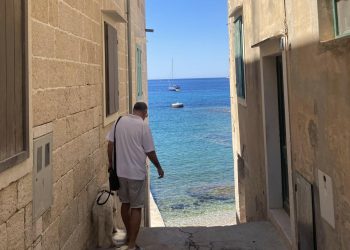 Slobodna Dalmacija – Razina mora stalno raste. Što će biti s kućama koje su ‘prvi red do mora’? Prijeti li im pad vrijednosti, a onda…