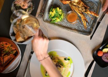 Vibe & Dine Petak u hotelu A’mare nudi retro glazbu, ukusnu hranu i osvježavajuće koktele koji garantiraju savršenu atmosferu za ples i zabavu