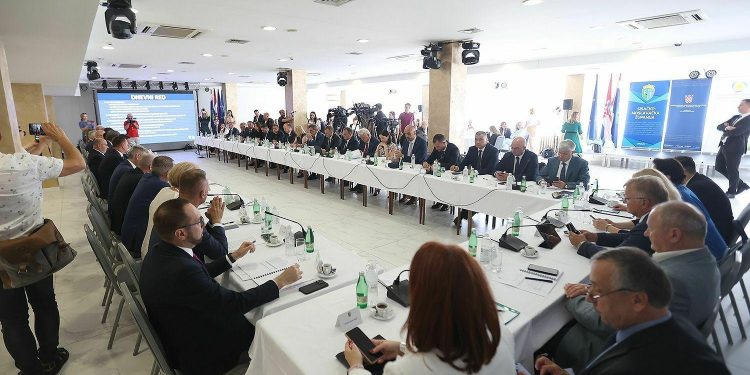 Longin Plenkovića upozorio na nedostatak liječničkog kadra u županiji: Iz Zavoda za hitnu medicinu u tri mjeseca otišlo osam djelatnika