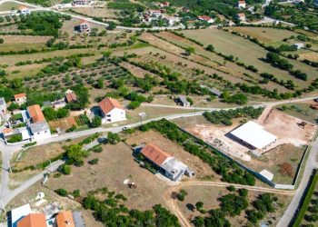 U Općini Sv. Filip i Jakov u tijeku radovi na izgradnji vodovoda u vrijednosti 4,3 milijuna eura, grade se priključci za 362 domaćinstva