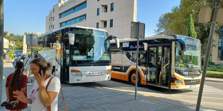 Na ovoj frekventnoj dubrovačkoj stanici odvijaju se scene kao na Pilama, bezobzirnosti nema kraja