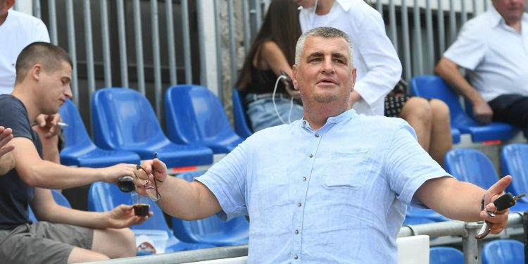 Slobodna Dalmacija – U Sinju vrije zbog zapošljavanja Buljeve savjetnice: ‘Završni čin operacije uhljebljivanje’; ‘Ni Kim se ne bi postidio’