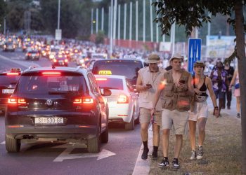 Slobodna Dalmacija – Nakon fajronta, na pozornicu su stigli taksisti. Jedan nam šapće: ‘Nek prođe prva gužva, sad će te oderat do gole kože’