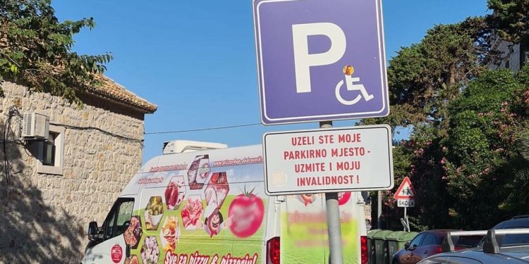 Dostava ima prednost?! Invalidi čekaju i po uru vremena da im se oslobodi mjesto za parkiranje iznad Banja