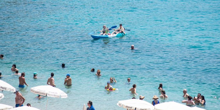 Slobodna Dalmacija – U par dana temperatura mora s rekordne pala ispod 20 stupnjeva? Iznenađeni su i stručnjaci: ‘Možda je do bure, ali…’