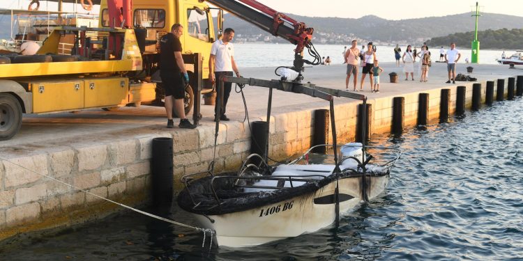 Policija otkrila kako je došlo do eksplozije na brodu kod Biograda. Na njemu je bilo sedam putnika, svi su ozlijeđeni, a četvero teško!