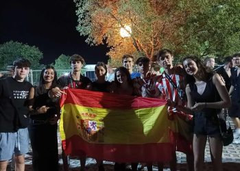 Slobodna Dalmacija – Španjolci preplavili Park Mladeži i uputili apel organizatorima: ‘Omogućite nam to da svi slavimo zajedno’