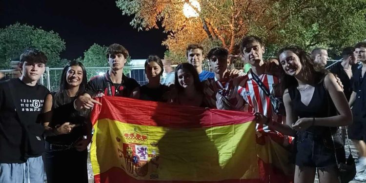 Slobodna Dalmacija – Španjolci preplavili Park Mladeži i uputili apel organizatorima: ‘Omogućite nam to da svi slavimo zajedno’