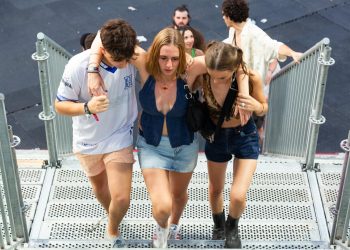 Slobodna Dalmacija – Jutro nakon Ultre obilovalo scenama nalik onima iz filma Bitka na Neretvi. ‘Gladni su, žedni, deru ih ko zečeve’