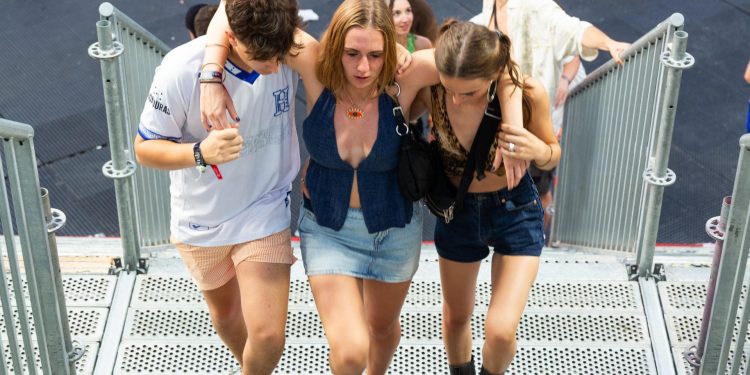 Slobodna Dalmacija – Jutro nakon Ultre obilovalo scenama nalik onima iz filma Bitka na Neretvi. ‘Gladni su, žedni, deru ih ko zečeve’