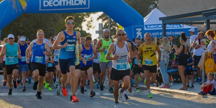 Održana je 17. atletska utrka Cvjetnom obalom koja se trči od Sv.Filipa i Jakova do Turnja i natrag na cilj na filipjansku rivu
