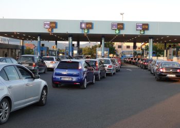 Slobodna Dalmacija – Ovako izgleda poznati granični prijelaz s BiH za vikend, nepregledne su kolone. Zašto? Razlog je bizaran, do susjeda je