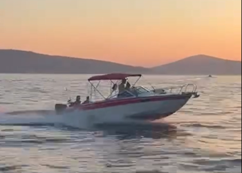 Slobodna Dalmacija – Bahato glisirao na manje od 300 metara od obale kraj Marjana pa pregazio dupina; sve je snimljeno, pogledajte!