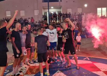 Caffe bar Čevulja Vukšić pobjednik 20. jubilarnog malonogometnog turnira. Nakon finala vatromet i fešta uz Sinove Hercegovine