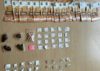 Policija uhitila dilera koji je ‘operirao’ u Tisnom. U pokušaju bijega udario policajca, evo što su mu sve našli u apartmanu