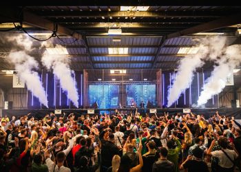 Stotine “partijanera” iz cijelog svijeta počelo je stizati u zadarsku Zračnu luku: britanski festival elektronske glazbe ima svoje premijerno izdanje!