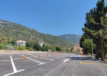 Slobodna Dalmacija – Spas za goste; popularna otočka destinacija dobila novi javni parking preko ljeta. Doznali smo cijene parkiranja…