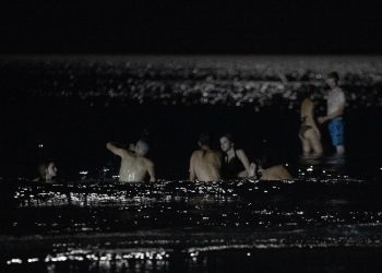 Slobodna Dalmacija – Splićani u borbi s nesnosnim vrućinama sve kasnije odlaze na more; ‘Prije 18 sati uopće nema smisla dolaziti’