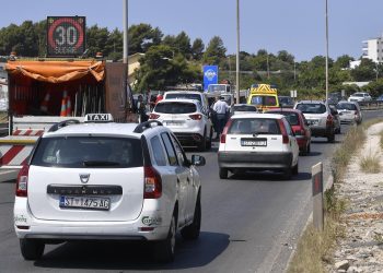 Slobodna Dalmacija – Nastavlja se prometni kolaps na cestovnim izlazima iz Splita; pogledajte današnje kolone na jednom kritičnom dijelu