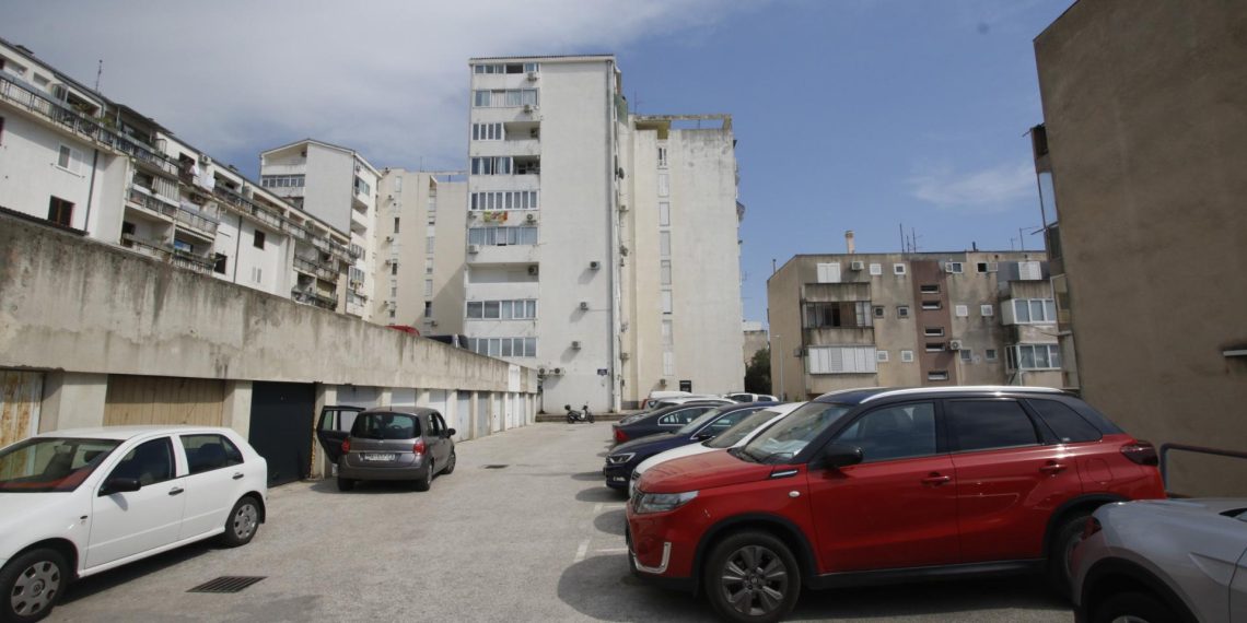 Slobodna Dalmacija – Ilegalni iznajmljivači rade ogromnu štetu hrvatskom turizmu, pogledajte što su samo napravili stanarima u Makarskoj