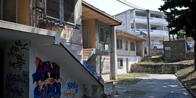 Slobodna Dalmacija – Zavidna brzina pravosuđa: sud vratio Zeničane u Duće dan poslije upita ‘Slobodne’! I godinu nakon presude…