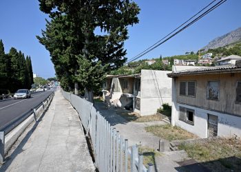 Slobodna Dalmacija – Rat u Dućama: Zenica dobila Hrvatsku na sudu pa oglasila prodaju odmarališta; Izborili i ‘brisanje’ pomorskog dobra