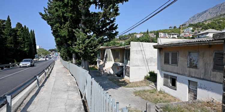 Slobodna Dalmacija – Rat u Dućama: Zenica dobila Hrvatsku na sudu pa oglasila prodaju odmarališta; Izborili i ‘brisanje’ pomorskog dobra