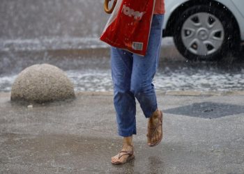 Slobodna Dalmacija – Snažno nevrijeme pogodilo Sinj, pala i sitna krupe; kiša razrovala nedavno nasuto alkarsko trkalište