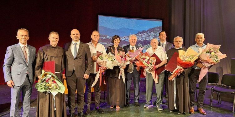 Među laureatima i dva fratra, bivši i sadašnji župnik: “Zajedništvo je identitet našega grada”