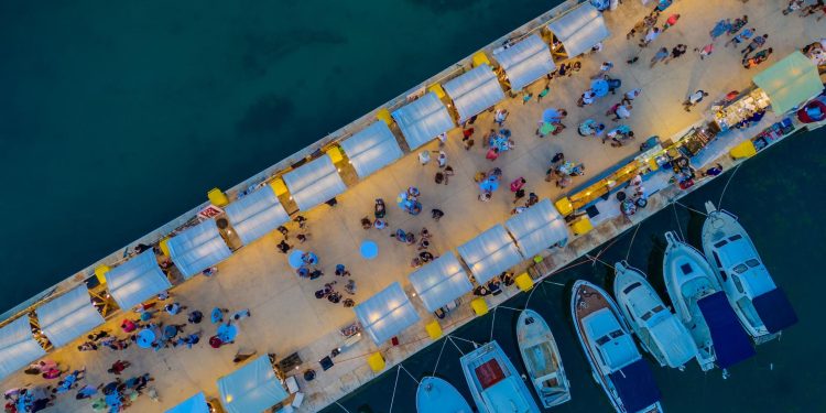 Wine Eno Gastro festival u Privlaci: uživalo se u brudetu, dagnjama, tuni i brojnim drugim delicijama uz Četiri tenora