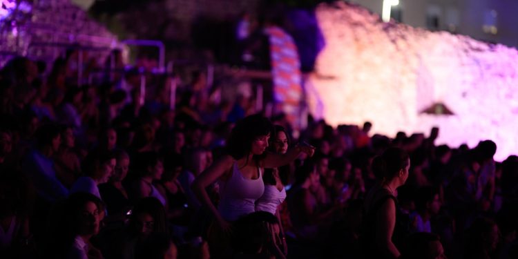 Slobodna Dalmacija – ‘SplickaScena‘ u Solin dovela cijelu regiju! Ovako je bilo na finalnoj večeri ‘Festivara‘; Slike publike sve govore…