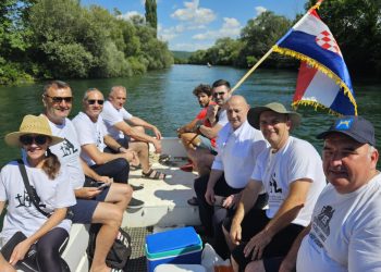 Slobodna Dalmacija – Branitelji organizirali još jedan spust Cetinom; sudjelovao i ministar: ‘Došli smo od 7 čamaca do preko 100 plovila!’