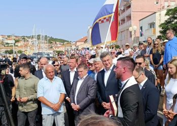 Plenković u Salima obišao luku, knjižnicu i tvornicu Mardešić: Za četiri godine gotov projekt vodoopskrbe Dugog otoka