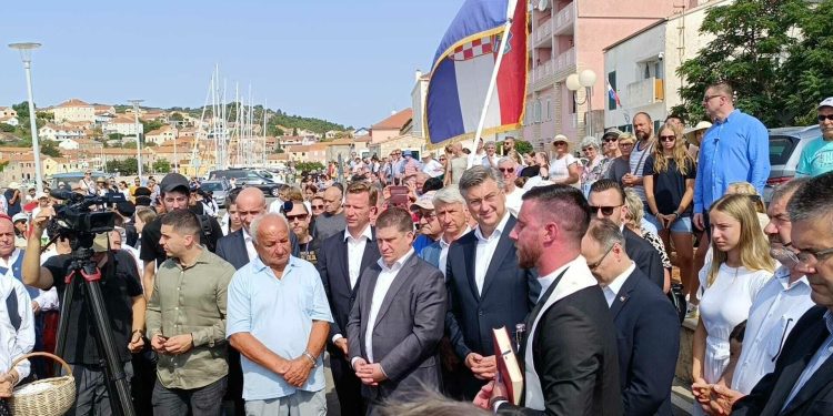 Plenković u Salima obišao luku, knjižnicu i tvornicu Mardešić: Za četiri godine gotov projekt vodoopskrbe Dugog otoka