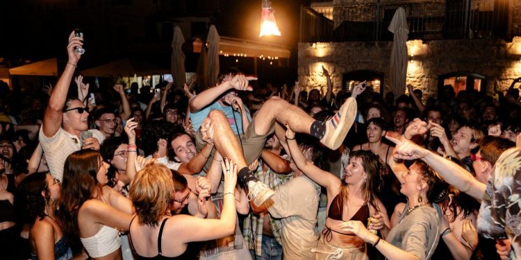 Zavirite u fotogaleriju najluđeg festivala na Jadranu: Četiri dana muzike, plesa i dobrog raspoloženja