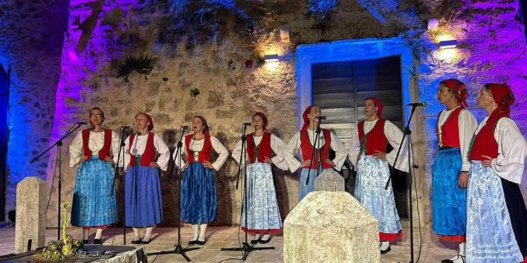 U Benkovcu održan 16. Etno festival na kojem je sudjelovalo 11 KUD-ova, evo tko su dobitnici…