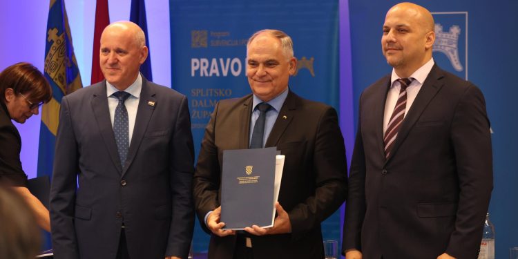 Slobodna Dalmacija – U splitskom hotelu dodijeljeno čak 4,5 milijuna eura za projekte razvoja gradova i općina Splitsko-dalmatinske županije