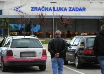 Slobodna Dalmacija – Zbog drame na splitskom aerodromu Irkinja završila u Zadru. Uzela taksi do Splita, cijena je šokirala: Bojala sam se…